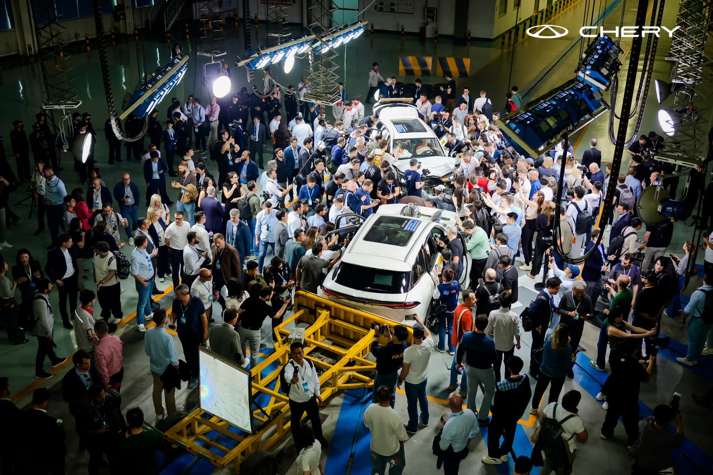 CHERY Conducts Public Three-Vehicle Composite Crash Test of the TIGGO 9